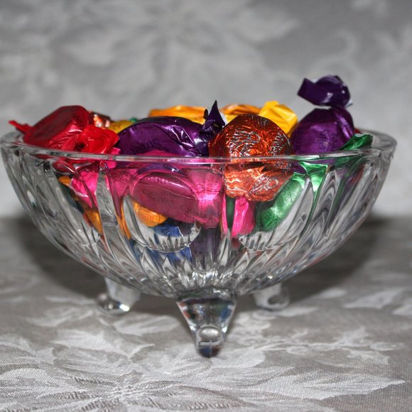 Exquisite Crystal Candy Dish | Vintage Footed Dish with Finial - Picture 2 of 8